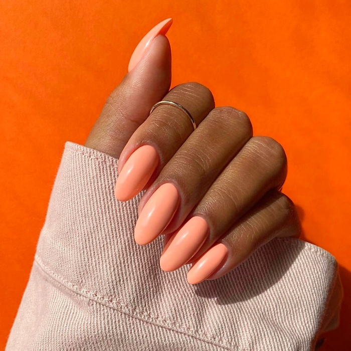 uñas, manicura, postizas con diseños originales, coloridos, neón, rosa pastel, tonos pasteles, rojos, anillos, glitter, brillo y tonos neutrales