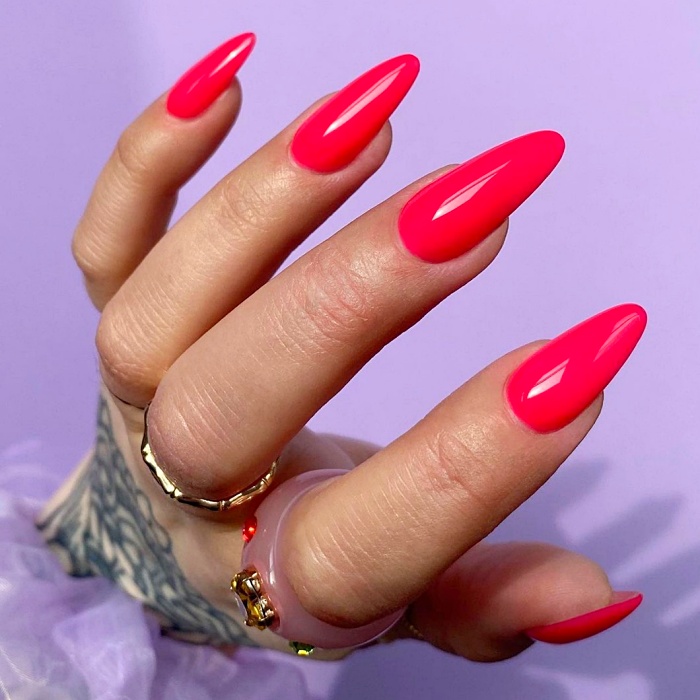 uñas, manicura, postizas con diseños originales, coloridos, neón, rosa pastel, tonos pasteles, rojos, anillos, glitter, brillo y tonos neutrales