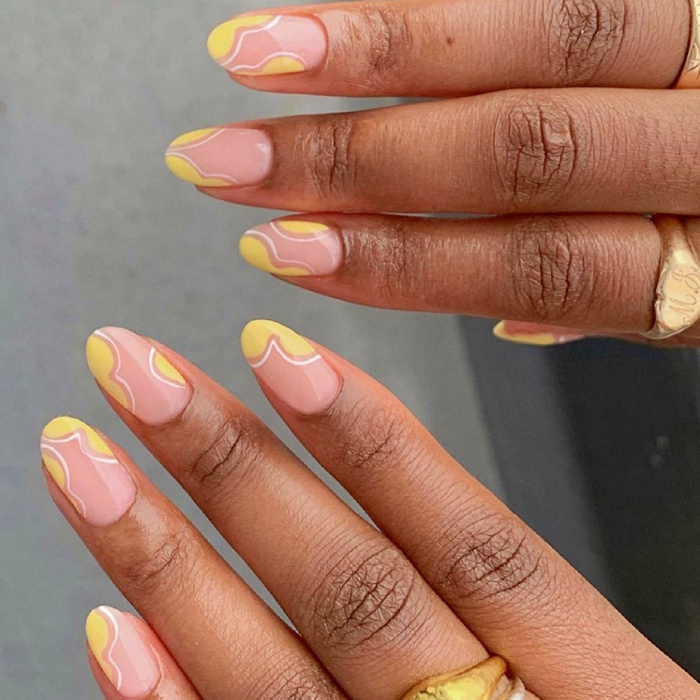 uñas, manicura, postizas con diseños originales, coloridos, neón, rosa pastel, tonos pasteles, rojos, anillos, glitter, brillo y tonos neutrales