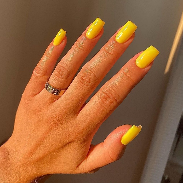 uñas, manicura, postizas con diseños originales, coloridos, neón, rosa pastel, tonos pasteles, rojos, anillos, glitter, brillo y tonos neutrales