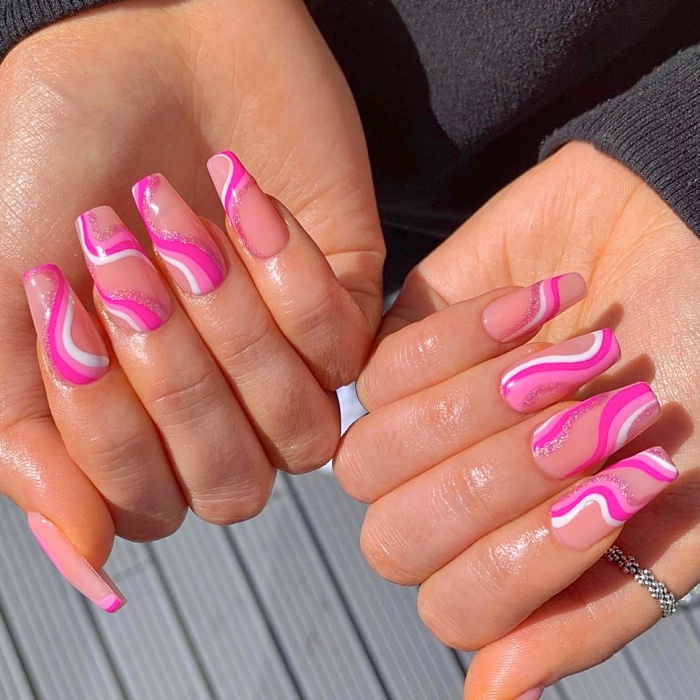 uñas, manicura, postizas con diseños originales, coloridos, neón, rosa pastel, tonos pasteles, rojos, anillos, glitter, brillo y tonos neutrales