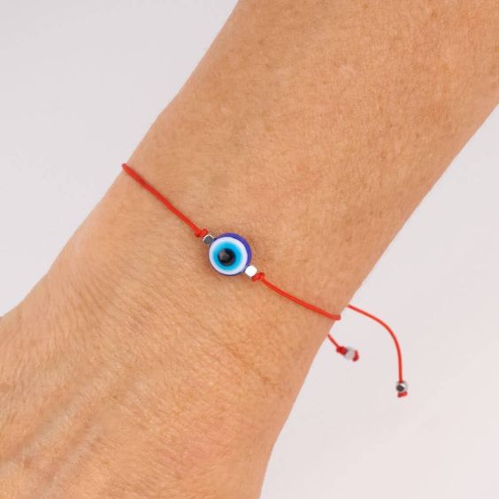 Pulsera de hilo rojo con ojo turco