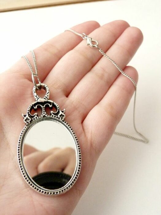 Collar de espejo
