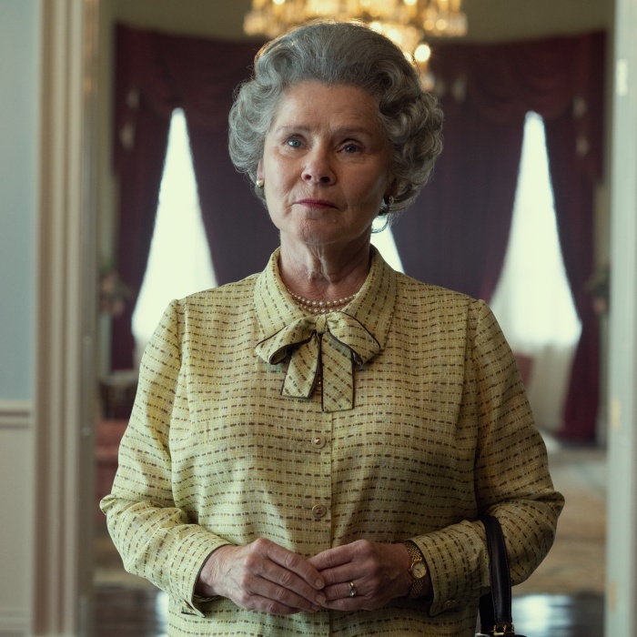 Imelda Stauton como la reina Isabel II