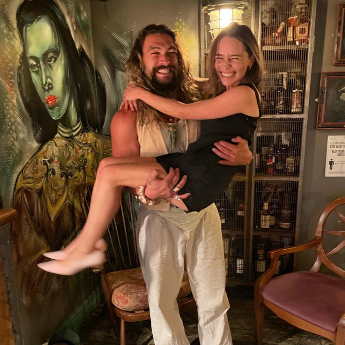 Jason Momoa y Emilia Clarke
