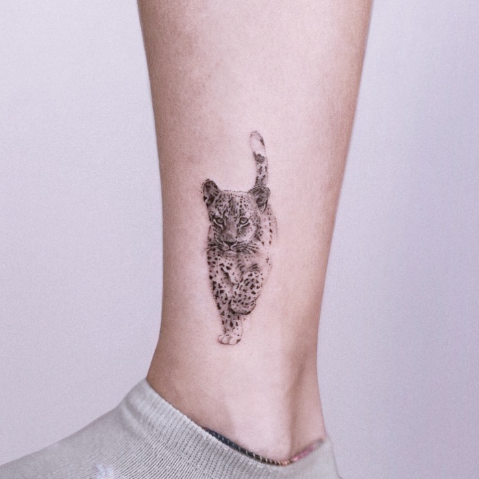 diferentes diseños originales inspirados en el signo zodiacal Leo, tinta negra, con leones, estrellas, constelación