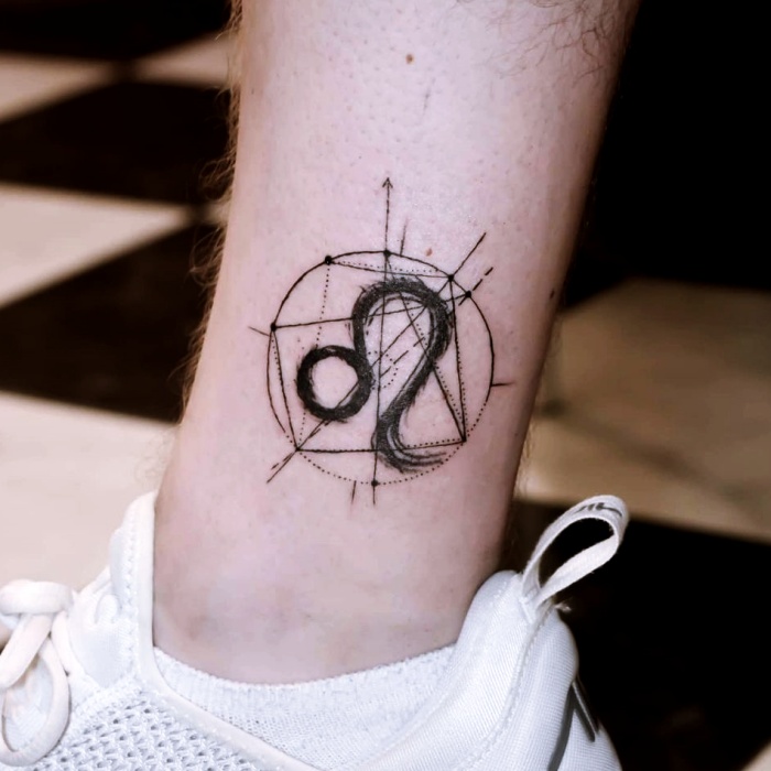 diferentes diseños originales inspirados en el signo zodiacal Leo, tinta negra, con leones, estrellas, constelación