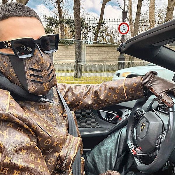 Hombre usando mascarilla ;20 'Niños ricos' en Instagram que presumen todo lo que compran con el dinero de papá
