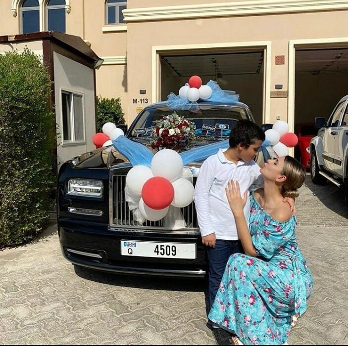 Niño recibiendo un auto de lujo ;20 'Niños ricos' en Instagram que presumen todo lo que compran con el dinero de papá