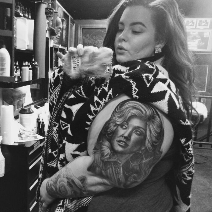 Famoso con el tatuaje de otro famoso en su piel