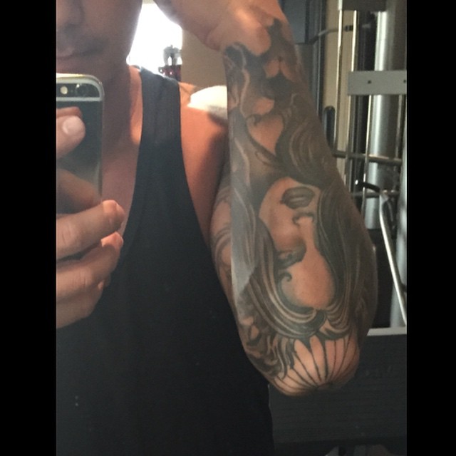 Famoso con el tatuaje de otro famoso en su piel