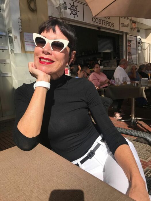 Norma Williams con gafas de sol ; Tiene 72 años pero mantiene una silueta como de modelo que sorprende a todo internet
