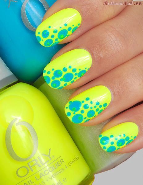 burbujas azules ;14 Manicuras psicodélicas a las que no te podrás negar