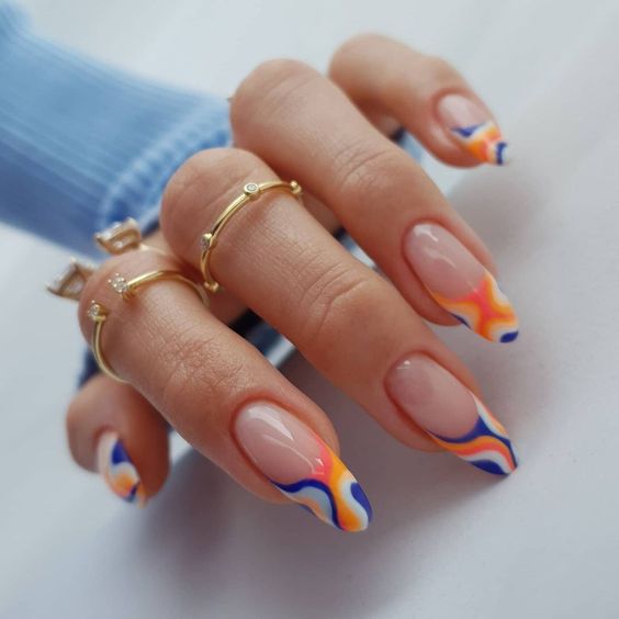 manicura con ondas naranjas;14 Manicuras psicodélicas a las que no te podrás negar