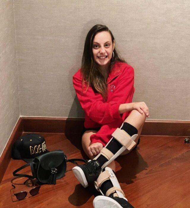 Chica con discapacidad posando para una foto