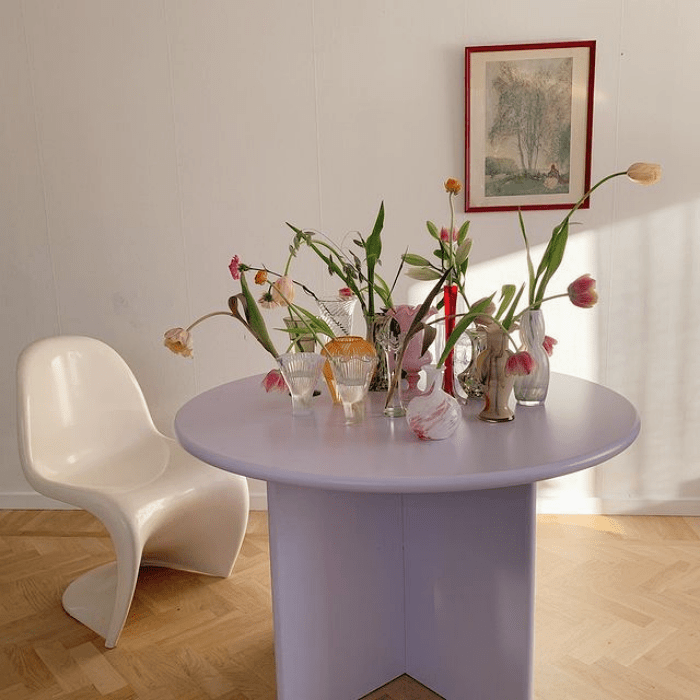 decoraciones en color beige, pastel, rosa, azul, amarillo, verde, naranja, velas, sillones, sillas, macetas, bowls, lámparas, flores, mesitas de café, sofás, alhajeros, floreros, muebles esquineros