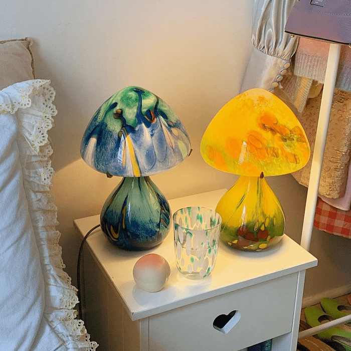 decoraciones en color beige, pastel, rosa, azul, amarillo, verde, naranja, velas, sillones, sillas, macetas, bowls, lámparas, flores, mesitas de café, sofás, alhajeros, floreros, muebles esquineros