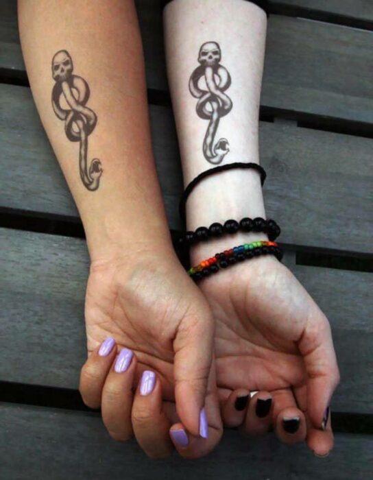Marca tenebrosa; 18 Tatuajes inspirados en 'Harry Potter' que te llevarán de vuelta a Hogwarts