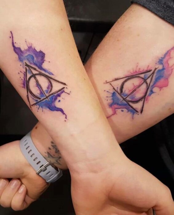 Las reliquias de la muerte; 18 Tatuajes inspirados en 'Harry Potter' que te llevarán de vuelta a Hogwarts