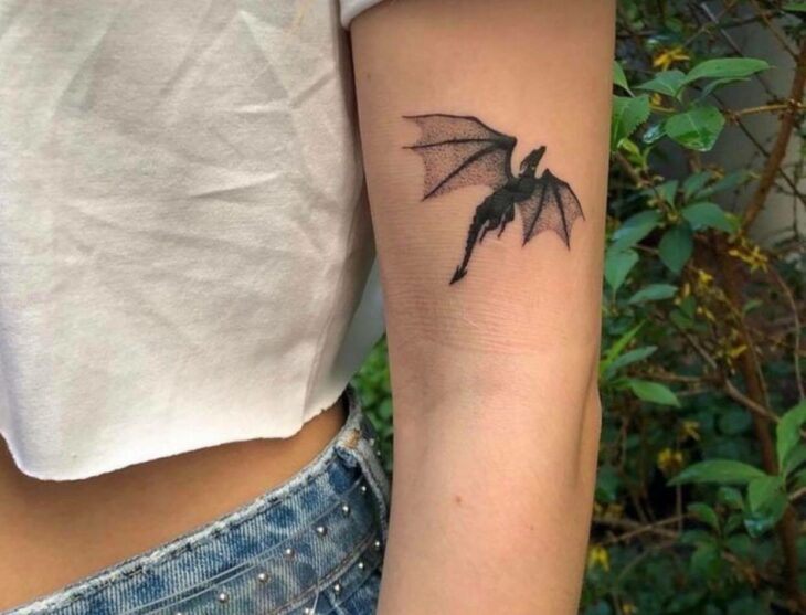 Dragón; 18 Tatuajes inspirados en 'Harry Potter' que te llevarán de vuelta a Hogwarts