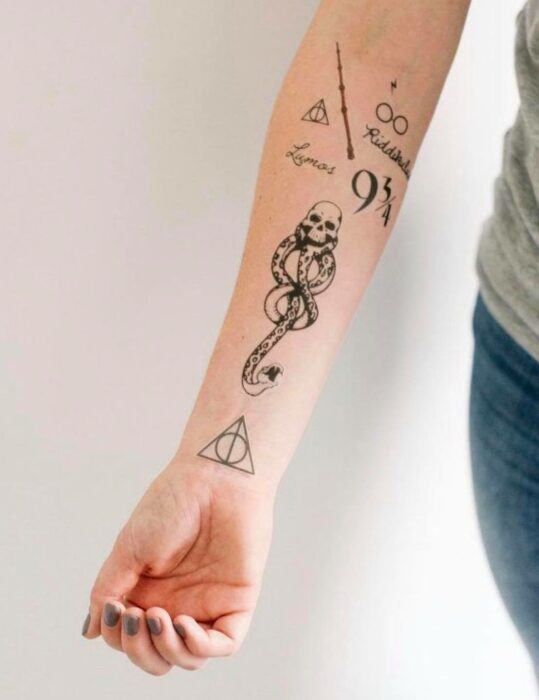 Marca tenebrosa; 18 Tatuajes inspirados en 'Harry Potter' que te llevarán de vuelta a Hogwarts