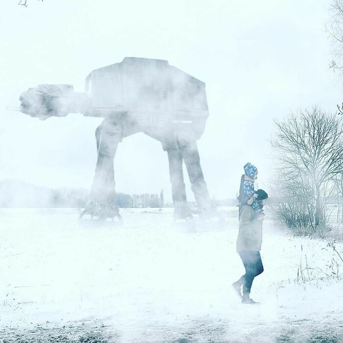Caminando en la nieve ;Papá le envía a su novia estas fotos cada vez que le pregunta si sus bebés están bien