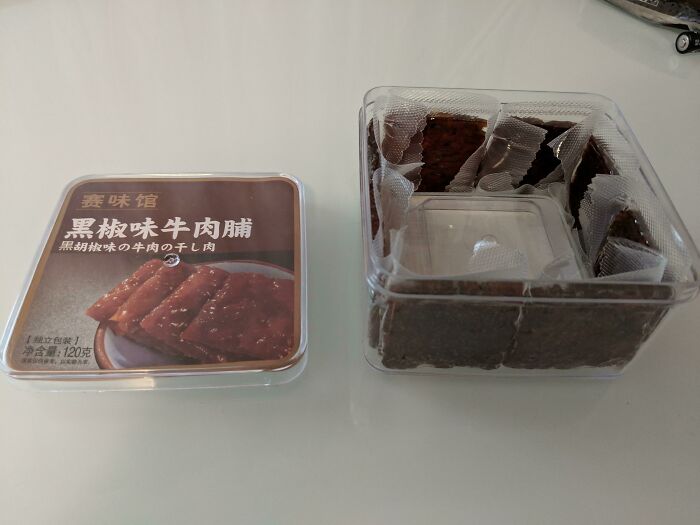 Caja con brownies de chocolate ;personas que fueron estafadas al comprar comida rápida