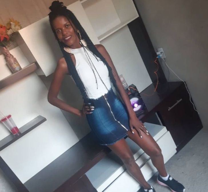 Mujer mostrando su casa renovada; Mujer mostró su casa a medio terminar en TikTok y sus fans hicieron una colecta