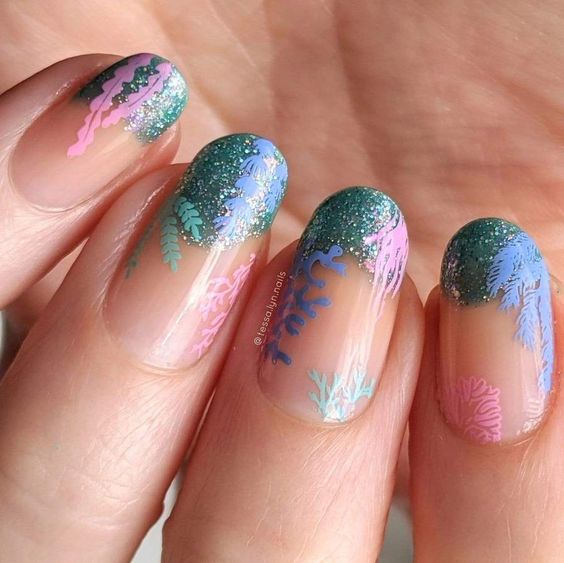Diseños de uñas con temática de playa para las vacaciones