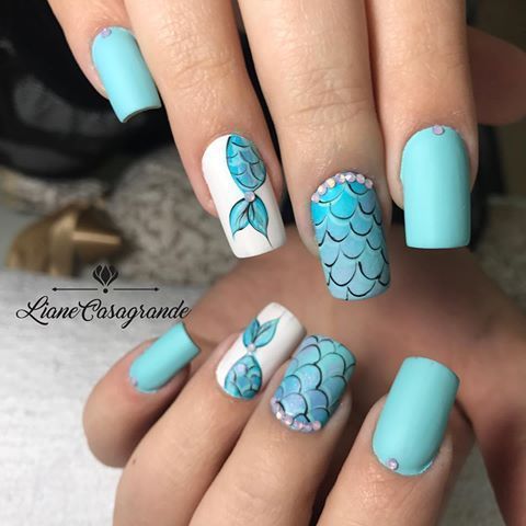 Diseños de uñas con temática de playa para las vacaciones