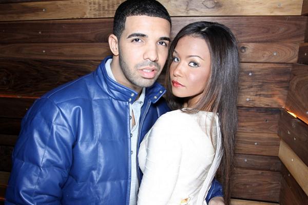 Dollicia Bryan y Drake posando para una fotografía