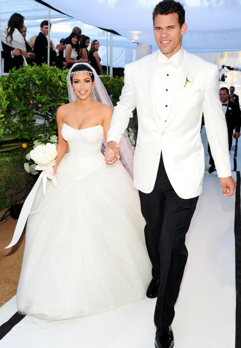 Kris Humphries y Kim Kardashian tomados de la mano el día de su boda