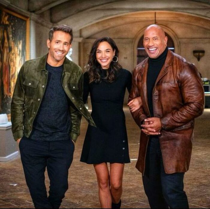 escena de la película Red Notice con Gal Gadot, Ryan Reynolds y Dwayne Johnson; 'Red Notice', la película más cara de Netflix, se estrenará en noviembre