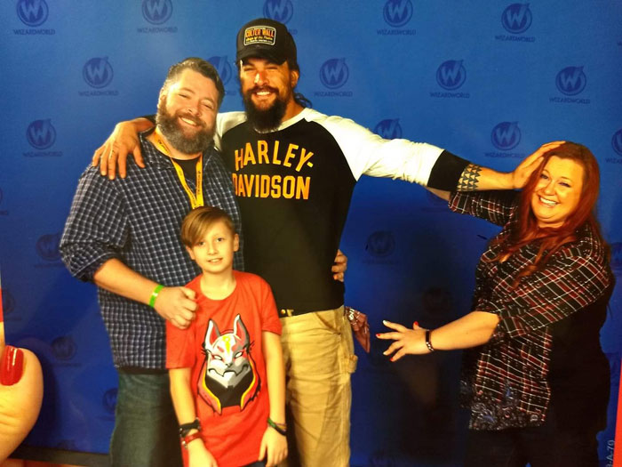 Jason Momoa ;18 Personas que conocieron a sus celebridades favoritas por casualidad