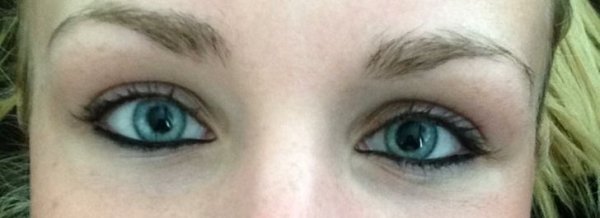 Chica con ojos claros ;13 Personas con rasgos tan únicos que te enamorarán a primera vista