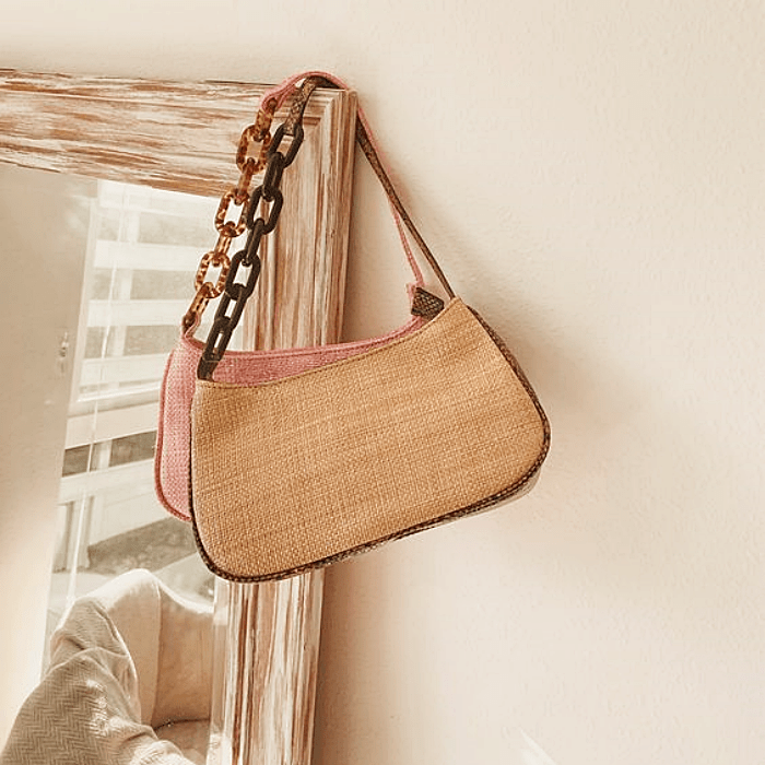 mini bolso, bolsita, bolso pequeño, micro bolso de piel, con asas gruesas, delgadas, correa larga, en color blanco, rosa, morado, negro, bordado, con perlas y cadenas doradas