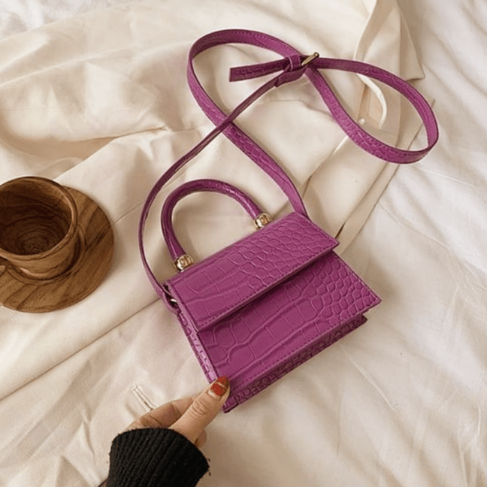 mini bolso, bolsita, bolso pequeño, micro bolso de piel, con asas gruesas, delgadas, correa larga, en color blanco, rosa, morado, negro, bordado, con perlas y cadenas doradas