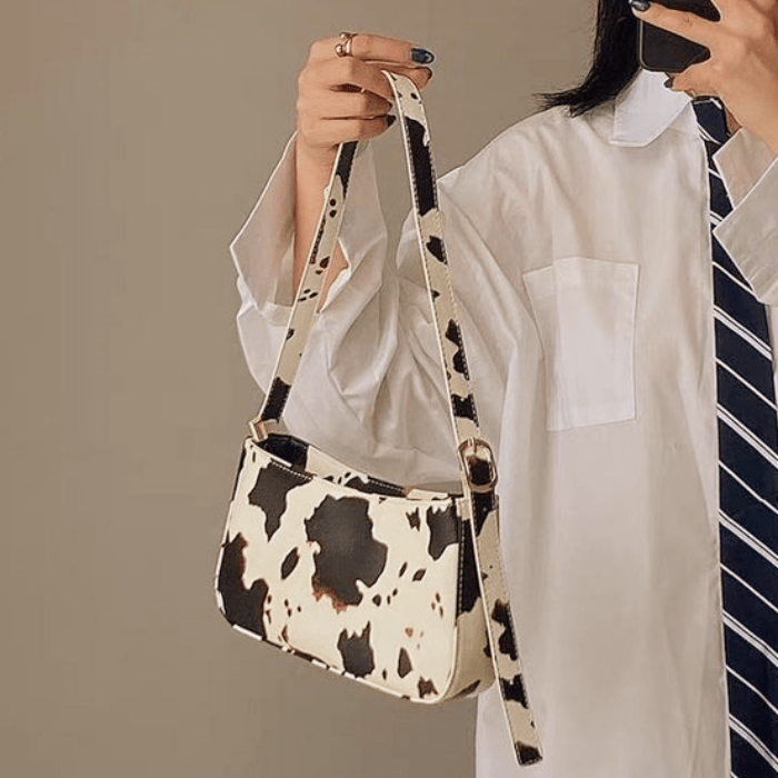mini bolso, bolsita, bolso pequeño, micro bolso de piel, con asas gruesas, delgadas, correa larga, en color blanco, rosa, morado, negro, bordado, con perlas y cadenas doradas