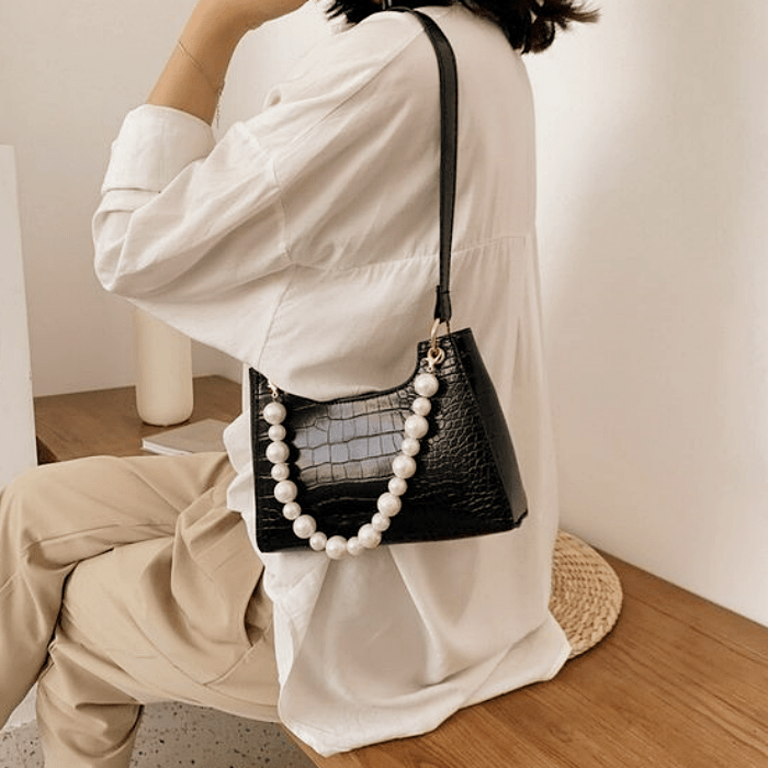 mini bolso, bolsita, bolso pequeño, micro bolso de piel, con asas gruesas, delgadas, correa larga, en color blanco, rosa, morado, negro, bordado, con perlas y cadenas doradas