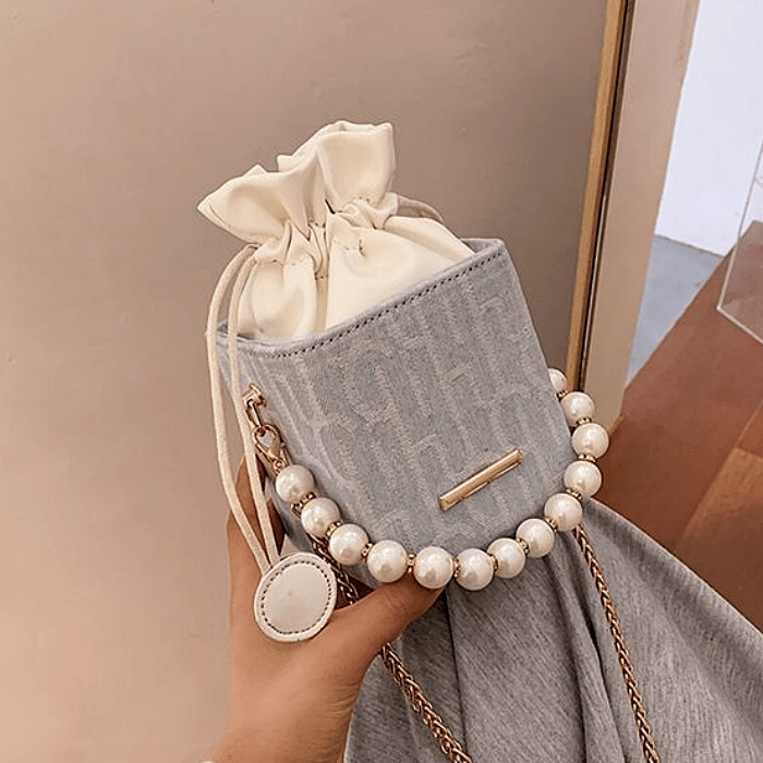 mini bolso, bolsita, bolso pequeño, micro bolso de piel, con asas gruesas, delgadas, correa larga, en color blanco, rosa, morado, negro, bordado, con perlas y cadenas doradas