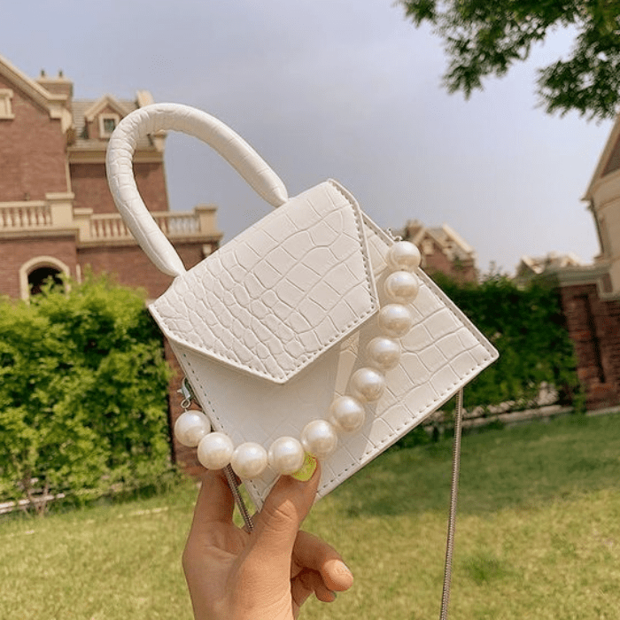 mini bolso, bolsita, bolso pequeño, micro bolso de piel, con asas gruesas, delgadas, correa larga, en color blanco, rosa, morado, negro, bordado, con perlas y cadenas doradas