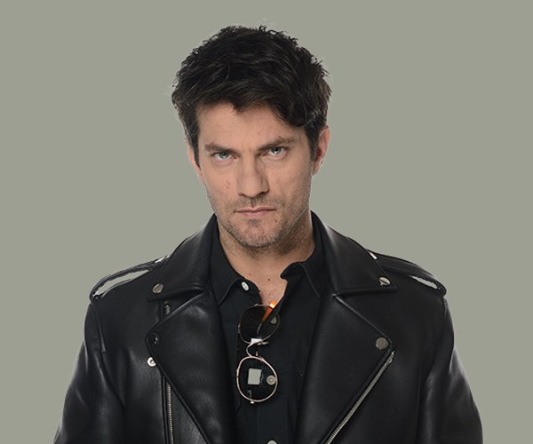 Fabio Di Tomaso posando para una fotografía