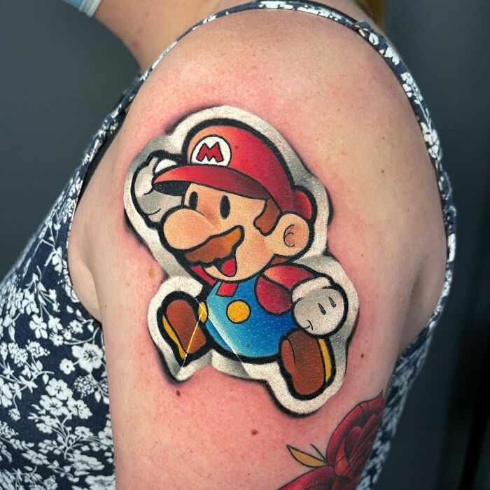 Mario Bros ;Artista crea hermoso tatuajes que parecen 'stickers' para la piel