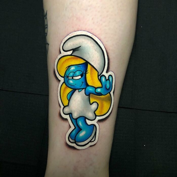 Pitufina ;Artista crea hermoso tatuajes que parecen 'stickers' para la piel