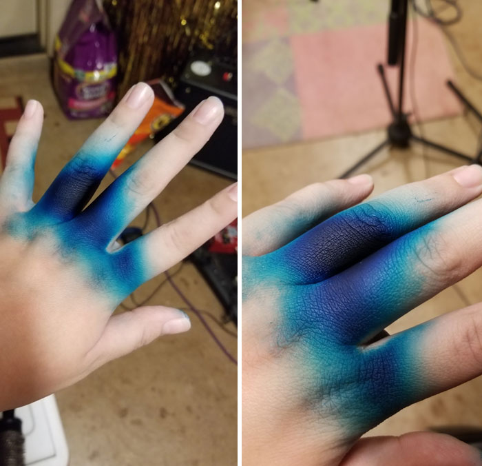 chica teñida de azul ;14 Fails de tintes caseros que te harán valorar tu hermosa melena
