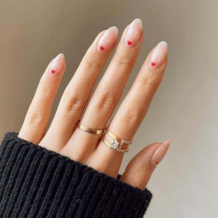 uñas de color nude con blanco, negro, diseño minimalista, fáciles, chic, elegante con verde, negro, rosa, beige y colores pastel