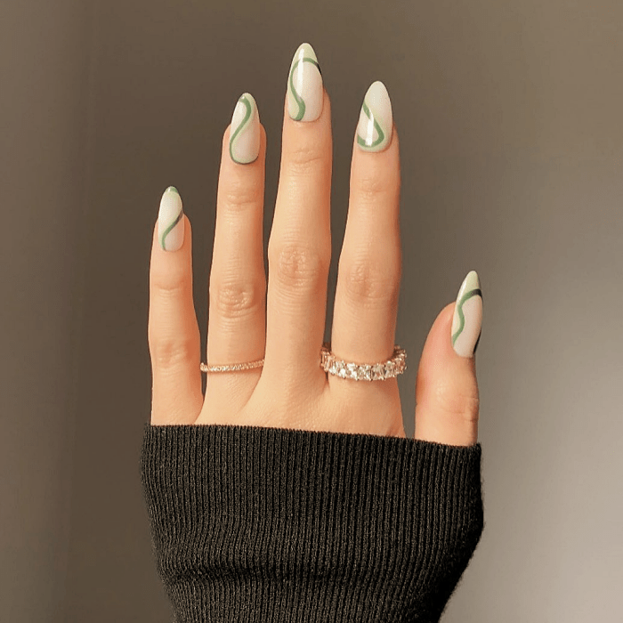 uñas de color nude con blanco, negro, diseño minimalista, fáciles, chic, elegante con verde, negro, rosa, beige y colores pastel