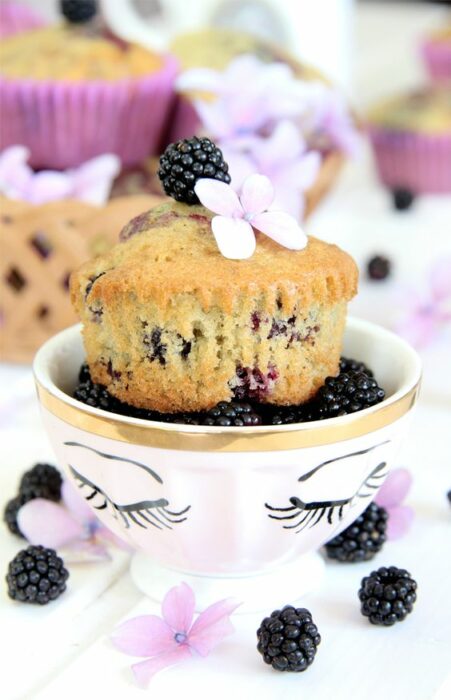 Muffin con moras; 18 Hermosos pasteles de moras que querrás presumir en Instagram