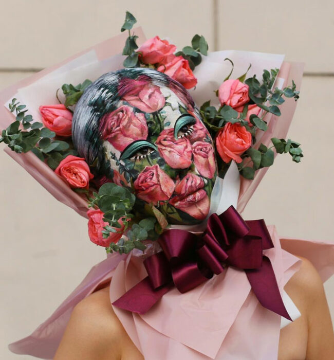 Artista Dain Yoon haciendo un maquillaje con ilusión óptica