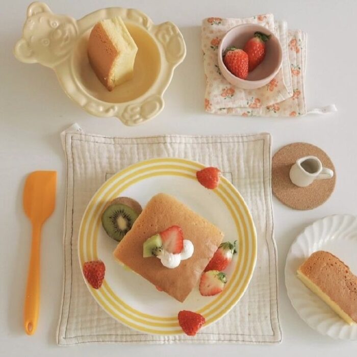 Pasteles aesthetic con betún y frutas